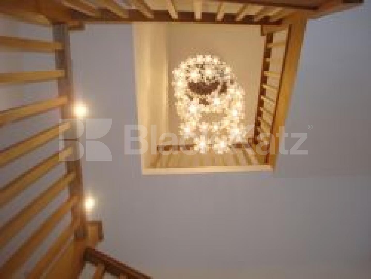 			MUST SEE !!!!!!!, 3 Bedroom, 1 bath, 1 reception House			 St Johns Way, Archway